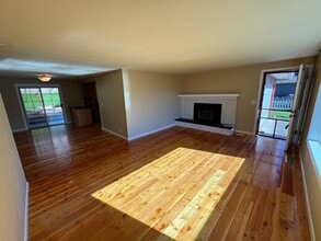 1725 Sunset Dr in Burlington, WA - Building Photo - Building Photo