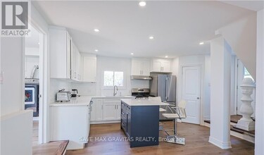 532 Ridgeway Rd in Fort Erie, ON - Building Photo - Building Photo