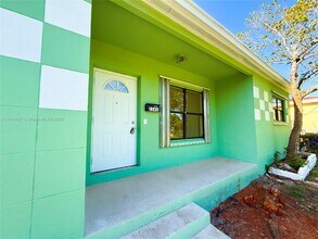 1141 NE 154th Terrace in North Miami Beach, FL - Building Photo - Building Photo