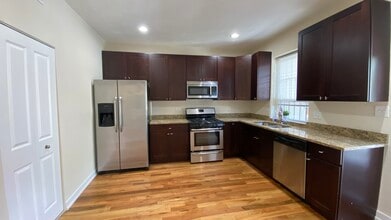 2986 N Elston Ave in Chicago, IL - Building Photo - Building Photo