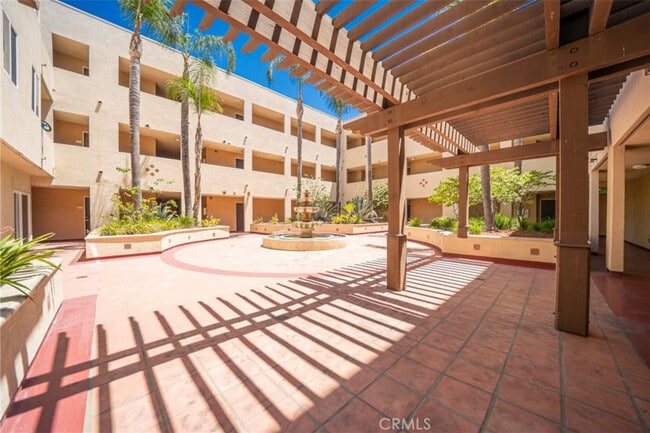 13941 Sherman Way in Los Angeles, CA - Building Photo - Building Photo