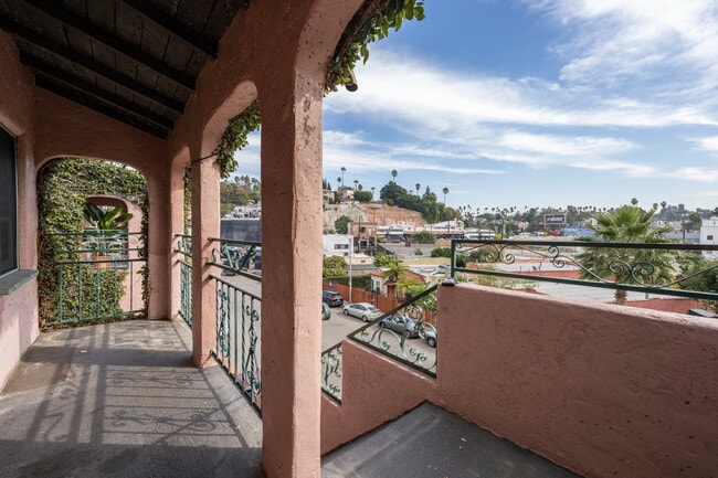 941 N. Vendome St. in Los Angeles, CA - Building Photo - Building Photo