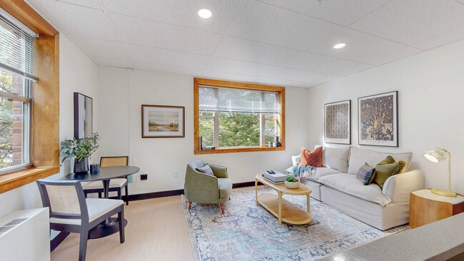 Parkline Apartments in Troy, NY - Foto de edificio - Building Photo