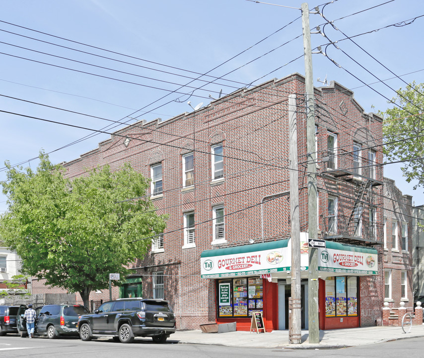 715 Riverdale Ave in Brooklyn, NY - Building Photo