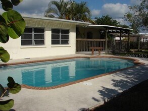 3112 Chase Cir in Sarasota, FL - Building Photo - Building Photo