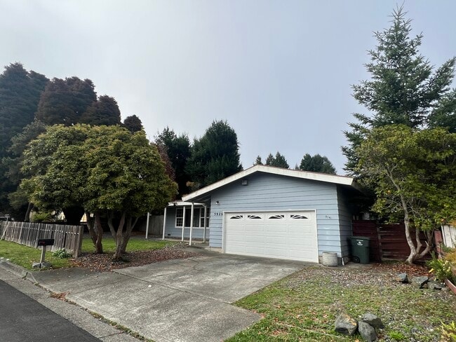 property at 5926 Walnut Dr