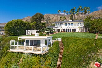 33800 Pacific Coast Hwy in Malibu, CA - Building Photo - Building Photo