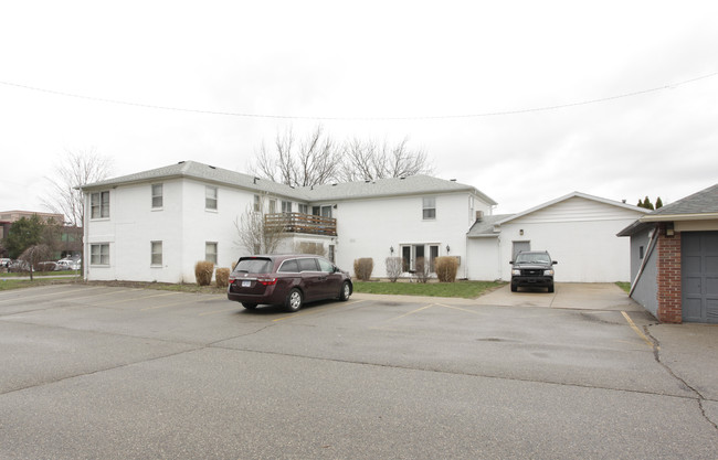 White House Apartments in Lansing, MI - Building Photo - Building Photo