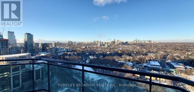 300 Bloor St E in Toronto, ON - Building Photo - Building Photo