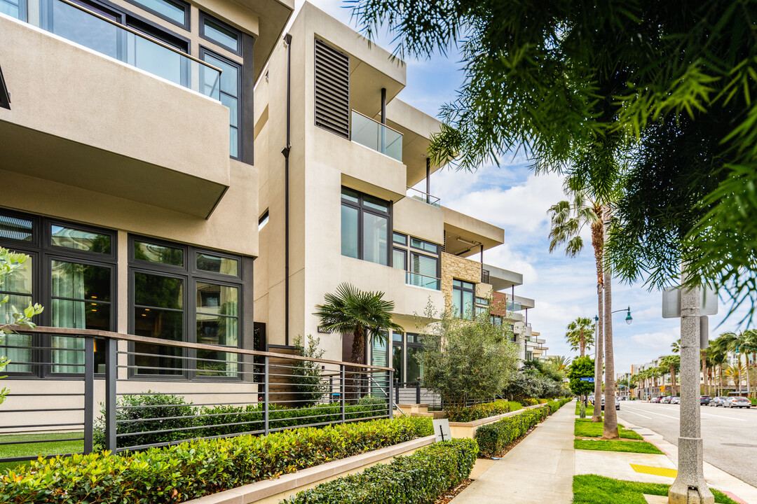 5902-5926 Firefly Pl Dr in Playa Vista, CA - Building Photo