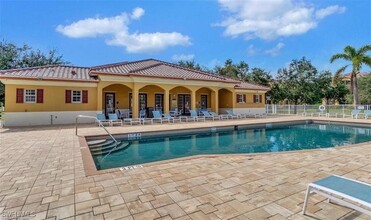 4105 Residence Drive in Ft. Myers, FL - Building Photo - Building Photo