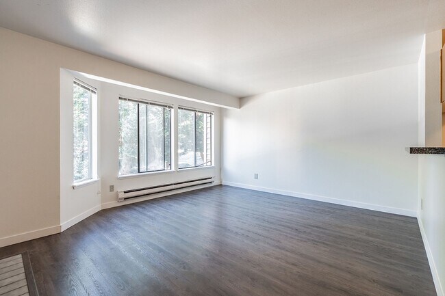 Elliott Place in Seattle, WA - Building Photo - Building Photo
