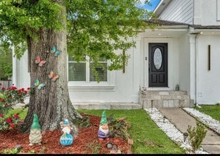 3136 Keith Way Dr in Harvey, LA - Foto de edificio - Building Photo