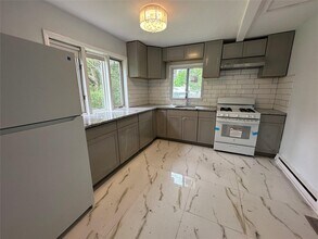 328 Stone School House Rd in Bloomingburg, NY - Building Photo - Building Photo