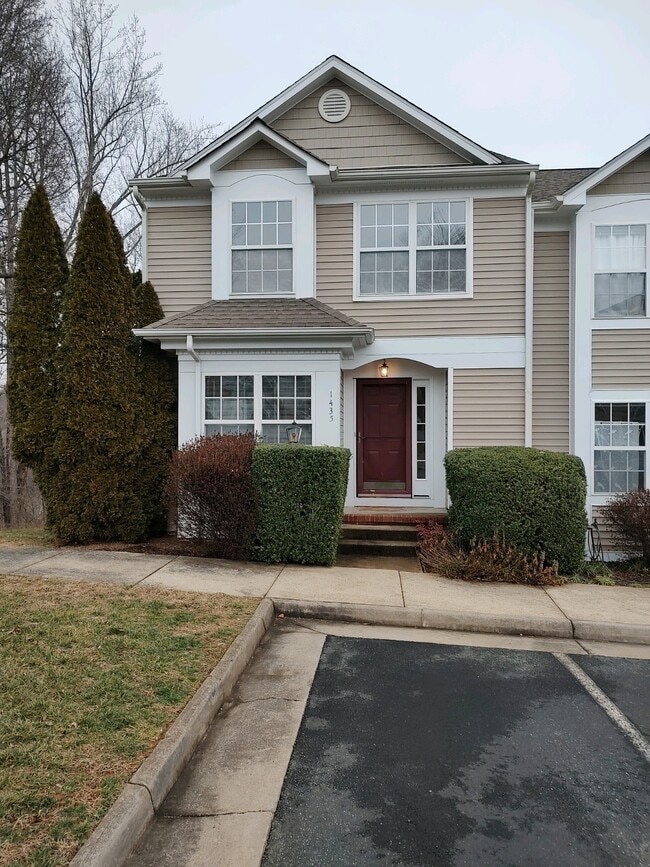 property at 1435 Glenside Green Ct
