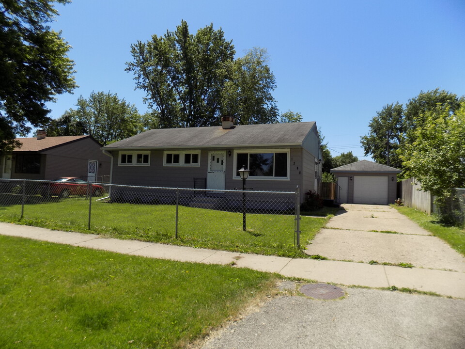 1209 Drexel Blvd in Machesney Park, IL - Building Photo