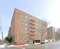 4107 Bowne St in Flushing, NY - Foto de edificio - Building Photo