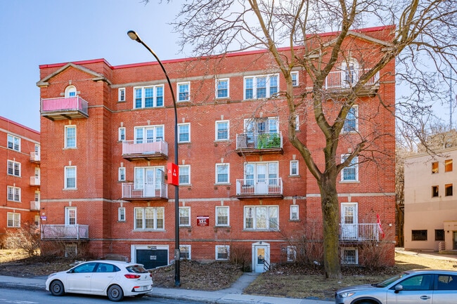 4804 De La Côte-Des-Neiges Ch in Montréal, QC - Building Photo - Building Photo