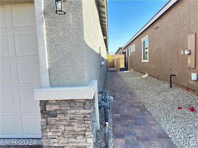 3961 W Haleh Ave in Las Vegas, NV - Building Photo - Building Photo
