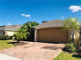 2239 Victoria Dr in Davenport, FL - Building Photo