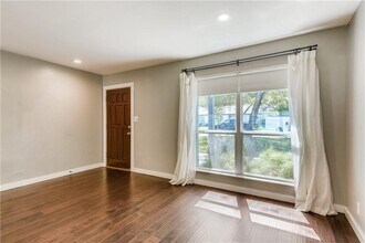 7212 S Brook Dr in Austin, TX - Building Photo - Building Photo