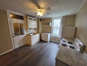 45 E High St, Unit 1W in Hummelstown, PA - Foto de edificio - Building Photo