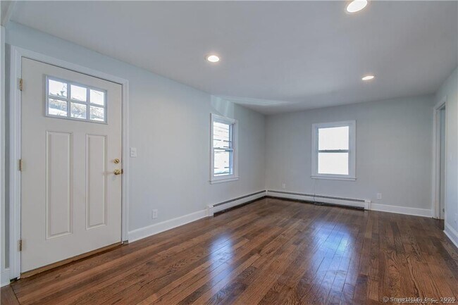 397 Queen St in Bridgeport, CT - Building Photo - Building Photo