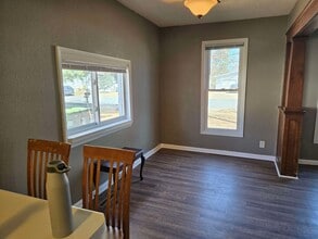 1211 Garfield Ave in Altoona, WI - Building Photo - Building Photo