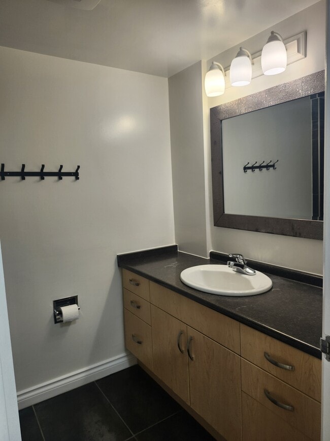 1653 Oak Bay Ave in Victoria, BC - Building Photo - Building Photo