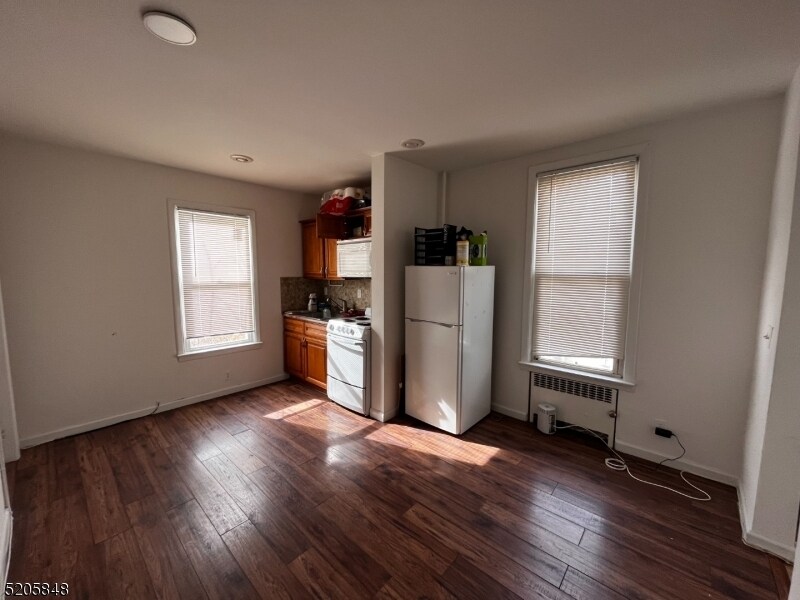 33 Monroe Pl in Bloomfield, NJ - Building Photo