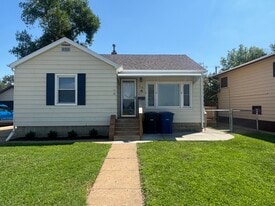 728 5th Ave W in Dickinson, ND - Building Photo