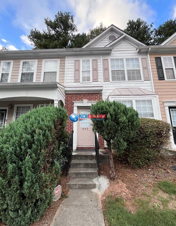 905 Redwood Dr NW in Norcross, GA - Foto de edificio