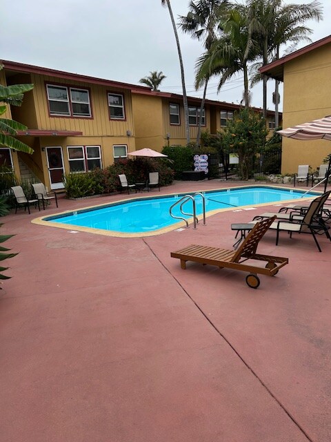 856 Empire Ave in Ventura, CA - Building Photo