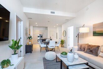 4010 S Ocean Dr in Hollywood, FL - Building Photo - Building Photo