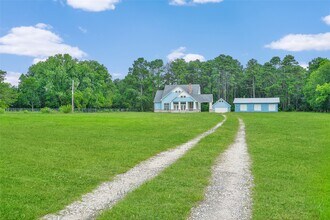 3960 Farm to Market 1960 Rd E in Dayton, TX - Building Photo - Building Photo