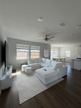 6554 Marsh Ln in Buda, TX - Foto de edificio - Building Photo