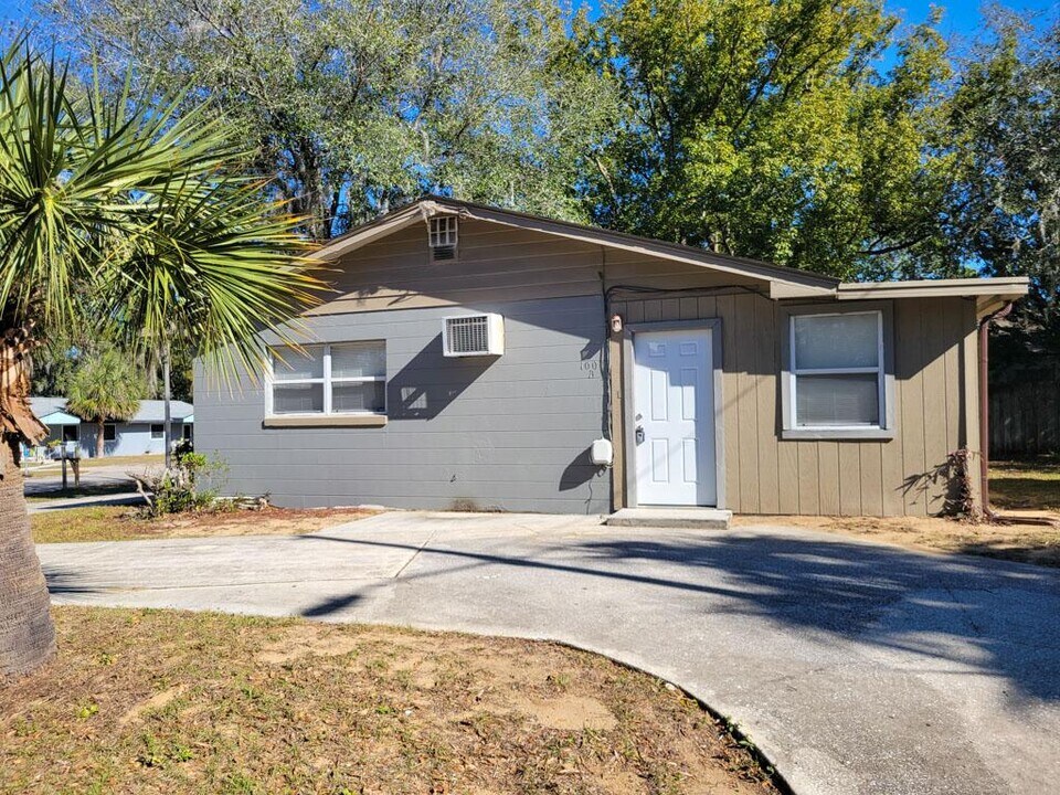 1000 E Magnolia Ave in Eustis, FL - Foto de edificio