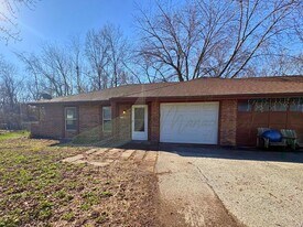 339 Front St in Grain Valley, MO - Building Photo