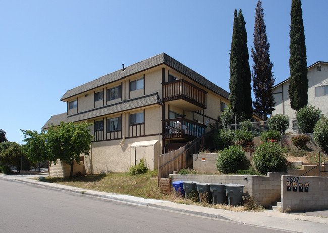 1871 E 17th St in National City, CA - Foto de edificio - Building Photo