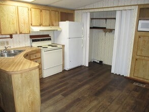 1490-1490 1/2 Thomas Rd in Medford, OR - Building Photo - Building Photo