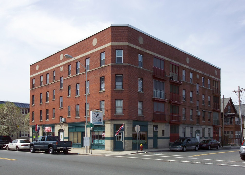 920-926 Chicopee St in Chicopee, MA - Foto de edificio