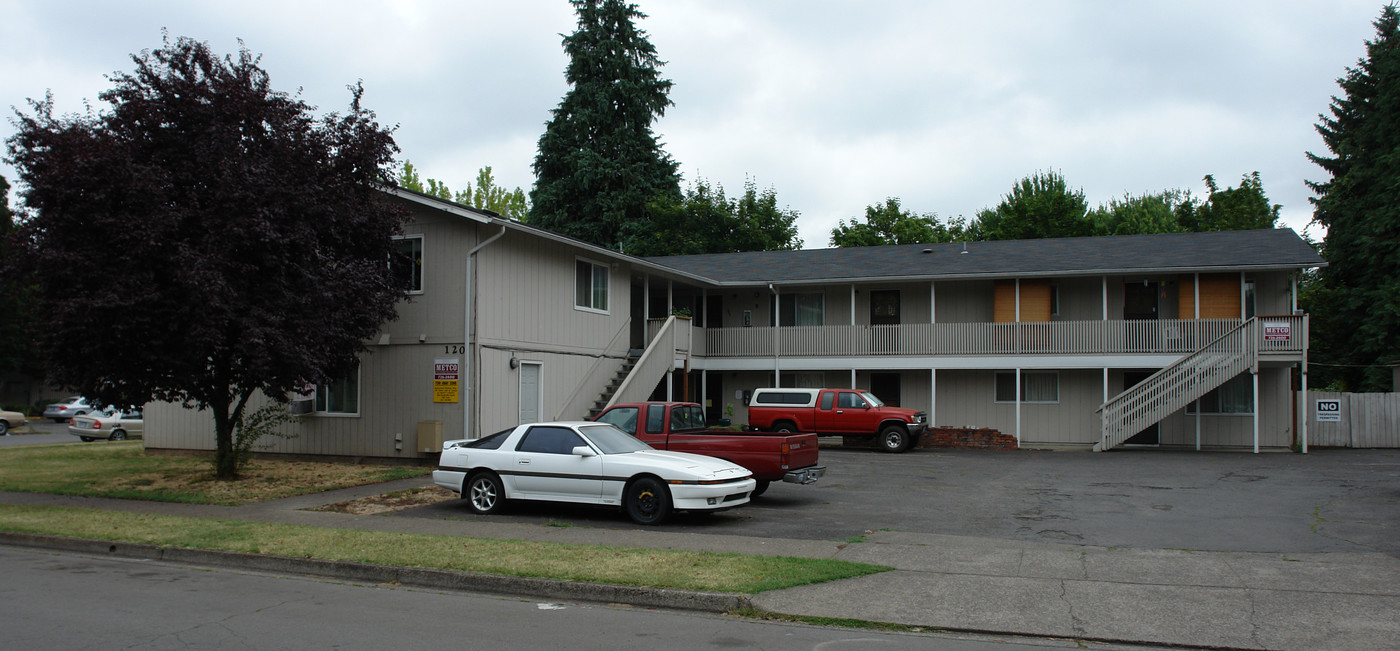 120 F St in Springfield, OR - Building Photo