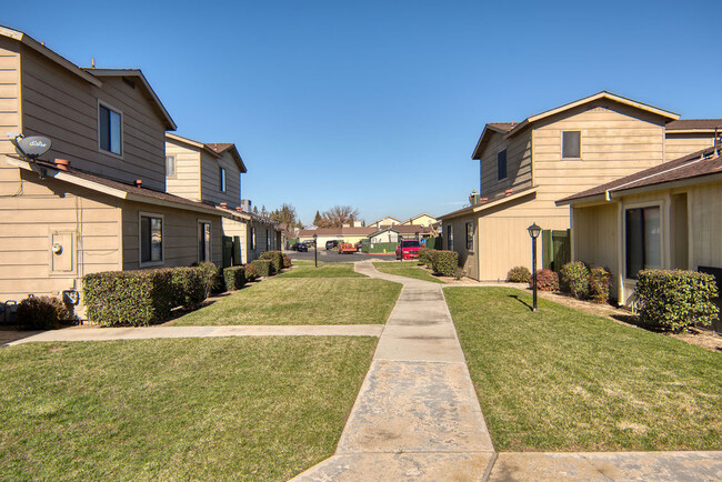 Parkwood Village in Oakdale, CA - Building Photo - Primary Photo