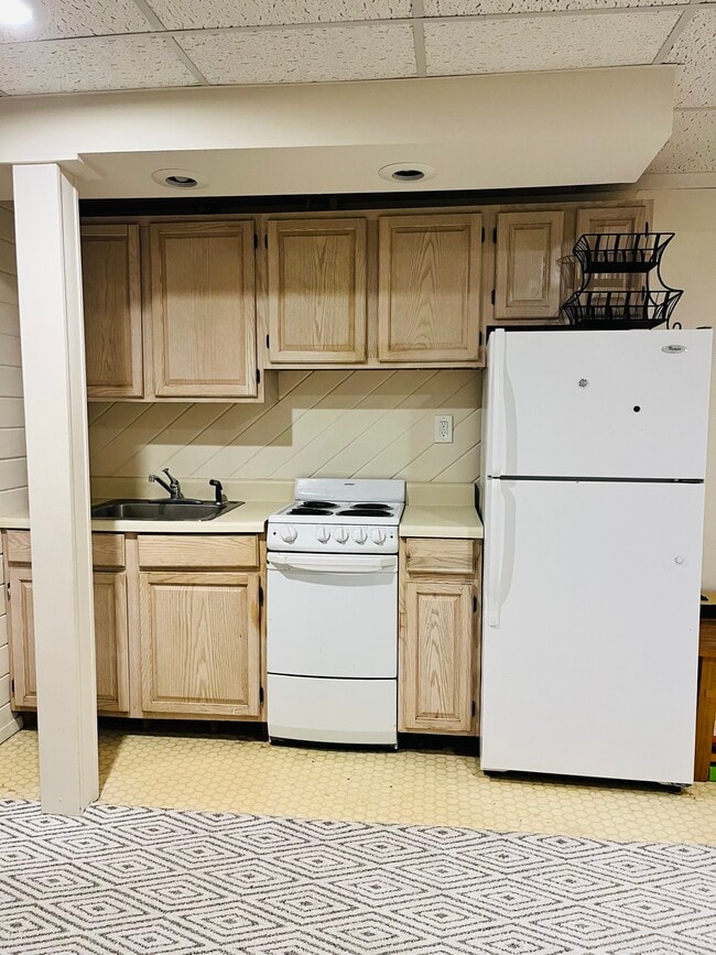 8 Deer Path, Unit 8 Deer Path in Shirley, NY - Building Photo - Building Photo