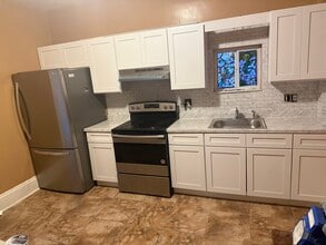 42 Essex St in Saugus, MA - Building Photo - Building Photo