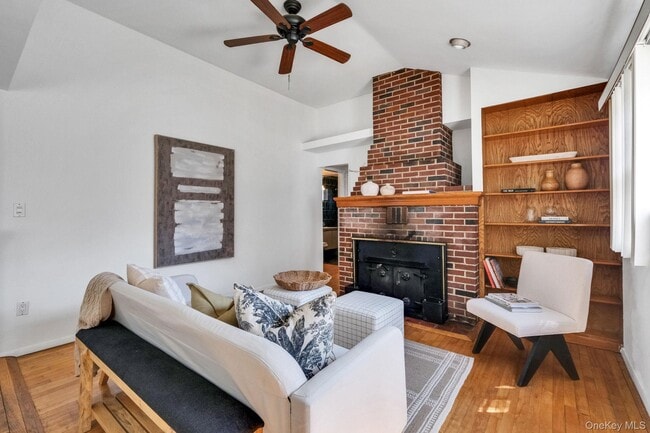 15 Community Rd in Coram, NY - Building Photo - Building Photo