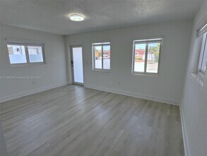 11230 SW 5th St in Miami, FL - Building Photo - Building Photo