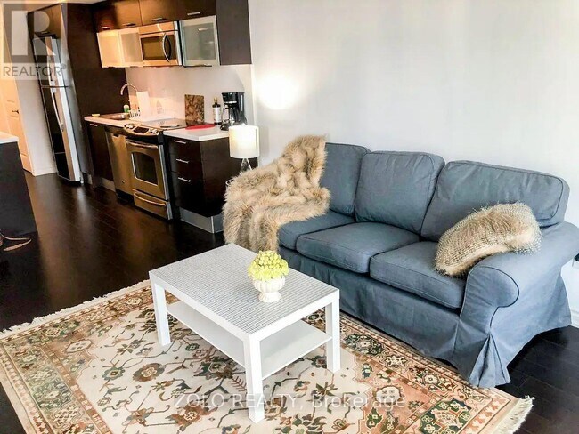 386 Yonge St in Toronto, ON - Building Photo - Building Photo