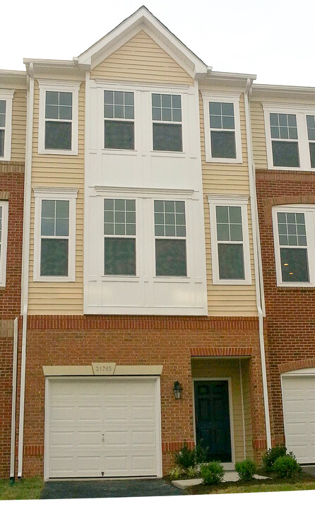 21765 Harroun Ter in Ashburn, VA - Foto de edificio