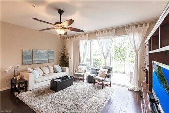 15616 Marcello Cir in Naples, FL - Foto de edificio - Building Photo
